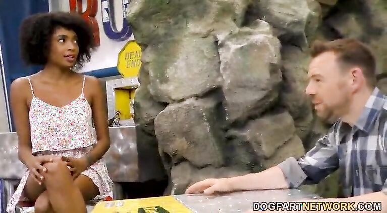 Ebony Luna Corazon Offers Anal For Job