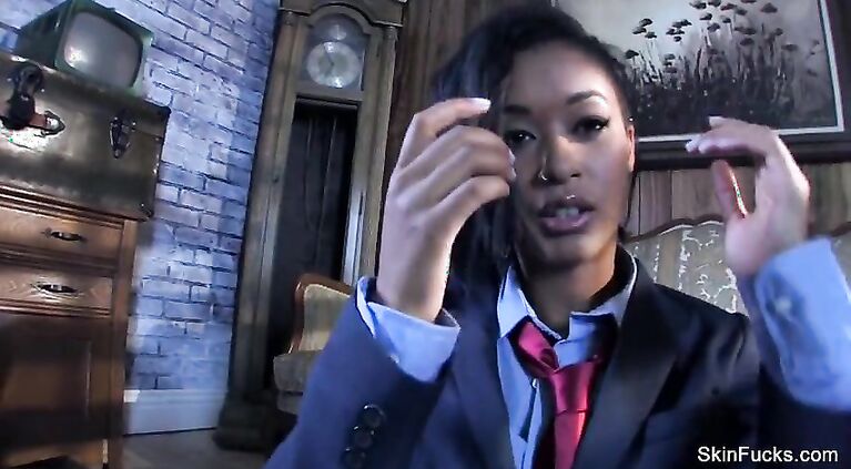 Doctor Who lesbian fetish fun with Skin and Leya