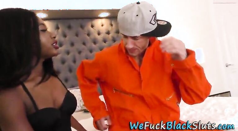 Ebony babe drips cum creampie