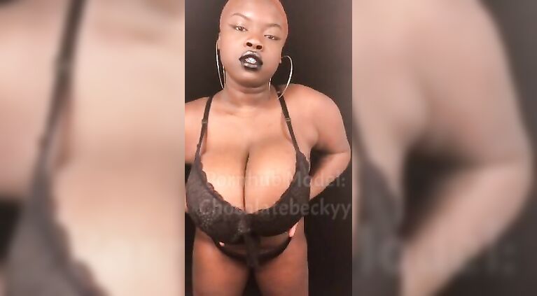 Slow motion BBW rubbing oil on big natural tits & body