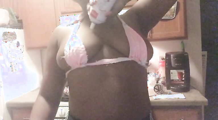 Naughty Ebony makes tits stick with whipped cream