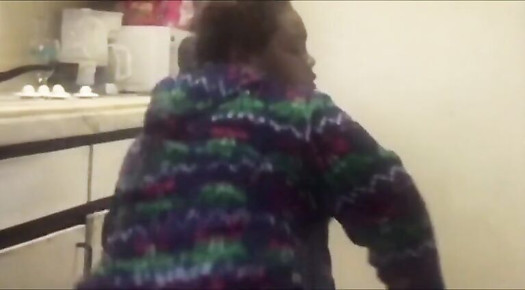 Bbw shaking ass
