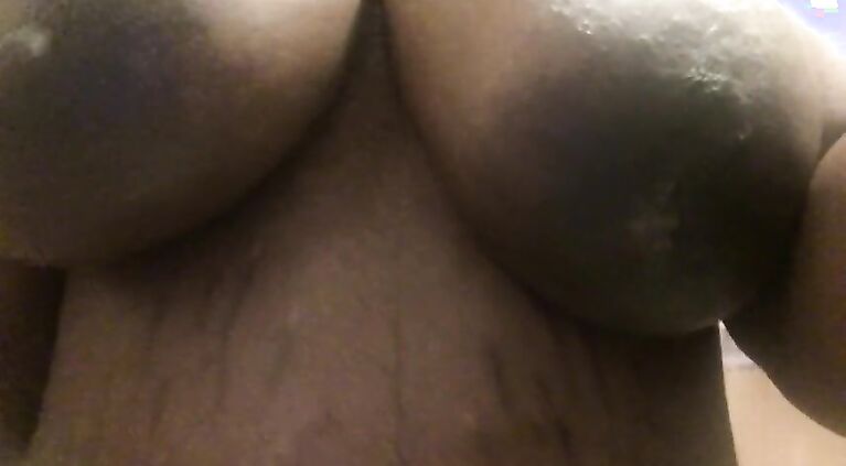 Fat ebony pussy play