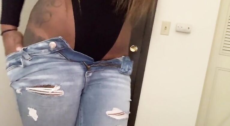 REAL!! Ebony fucks her bestfriend’s boyfriend while she’s at work!