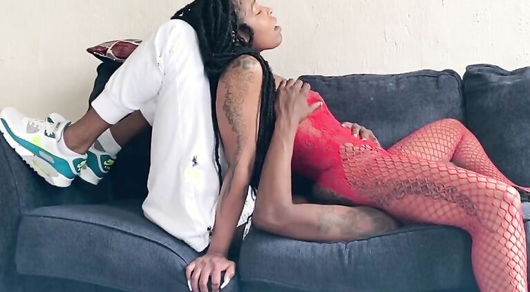 She said yiur Dredlox so Sexy Let me sit on ya Face!