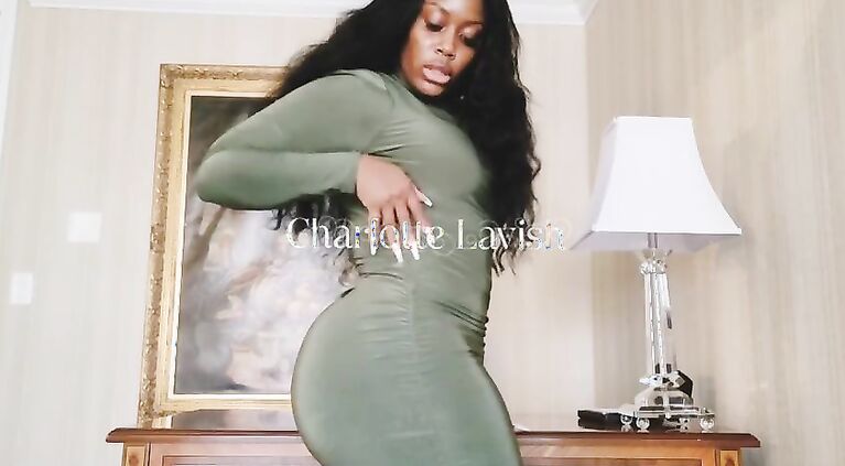 Curvy Juicy Booty Ass Spreading While Giving Jerk Off Instructions