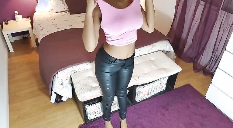 Tits drop in my room, trying my new bikinis and clothes for a tinder date