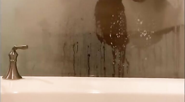 Bbw twerks for me in Vegas shower