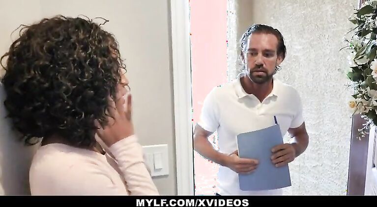 Black Milf September Reign Uses Repairman To Fix Her