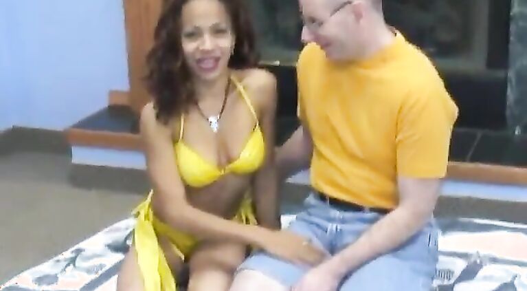 Firm-assed brunette gives dude long deep blowjob