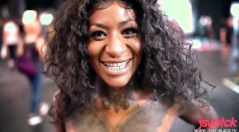 Fit girl shows tits public at fibo and gets full filled by fan +abscramp