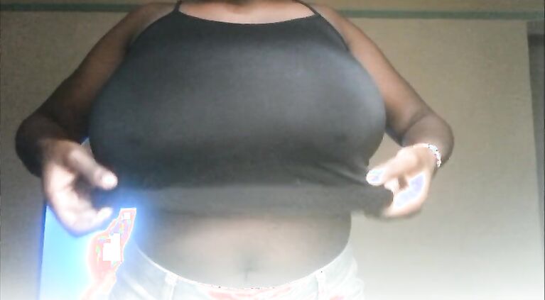 Kenyan girlfriend Boob/Nipple play